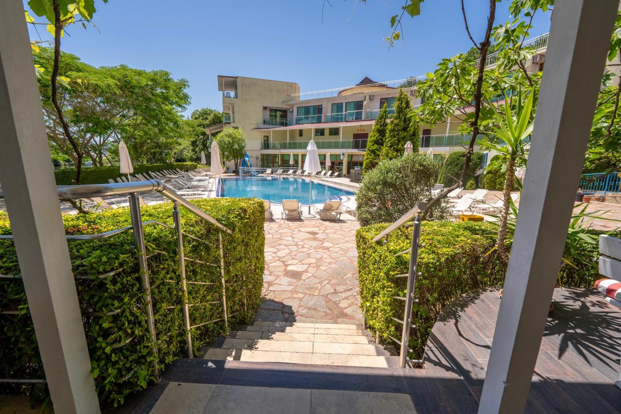 Perla Sun Beach Hotel Приморско Экстерьер фото